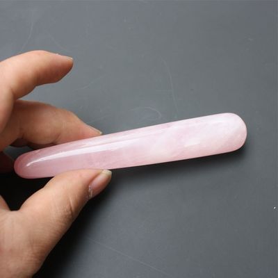 品質  Acupuncture Pink Crystal Massage Stick Quartz Beauty Body Relaxation 工場